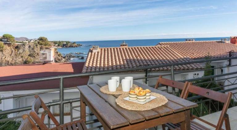 Apartment with terrace | Close to the beach | Pets allowed in Llanca