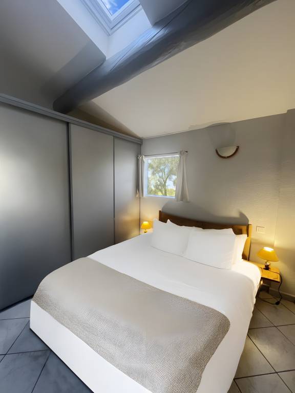 Holiday Home "Le Soleillant Haven of Peace" with Shared Pool, Wi-Fi, and Air Conditioning — photo 5