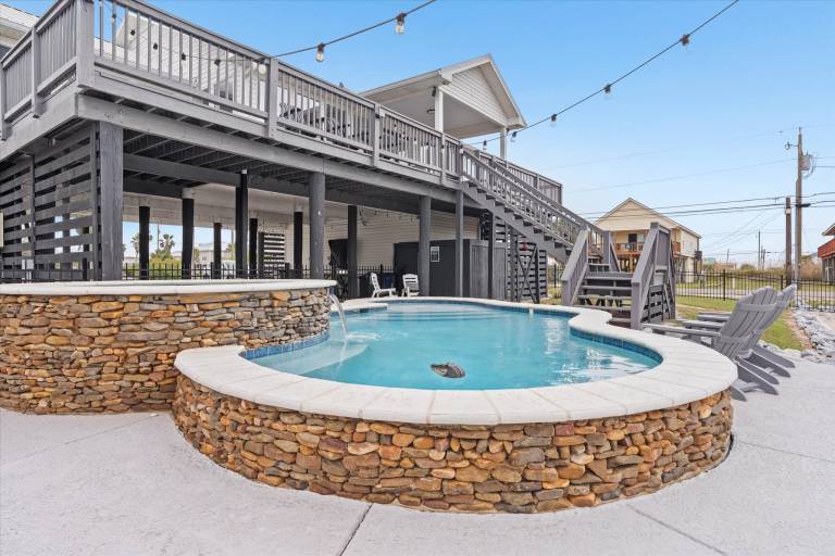 Pier Pressure - 301 Port Royal St — photo 2