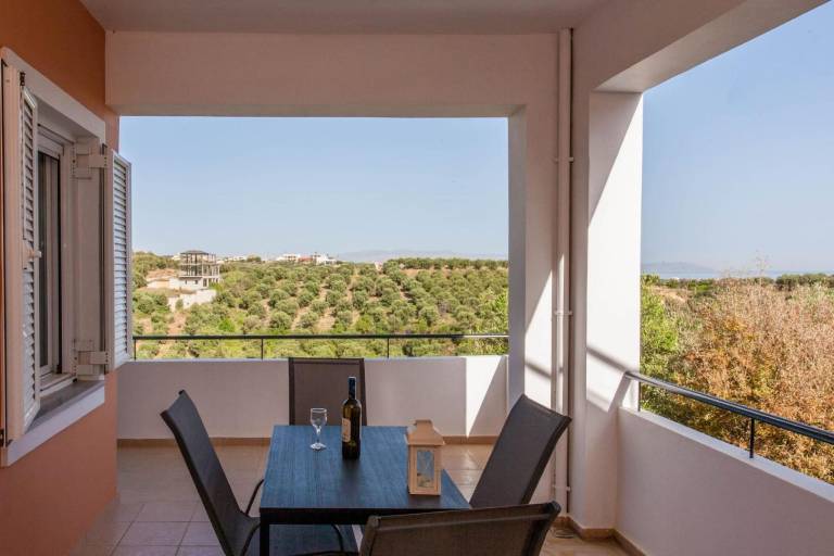 Holiday apartment with private pool, patio & grill | Perfect for remote work — photo 3
