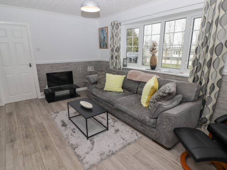 Family-friendly cottage with pool | Pets are welcome — photo 4