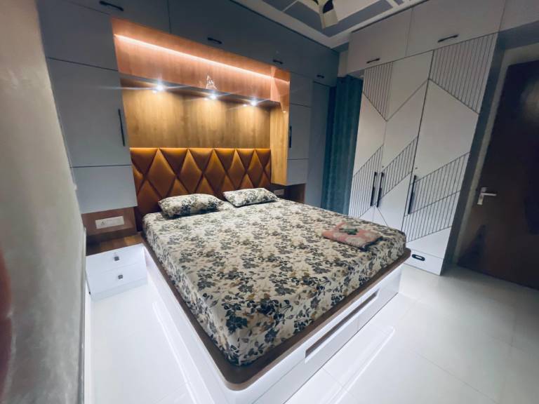 Apartment Normal School