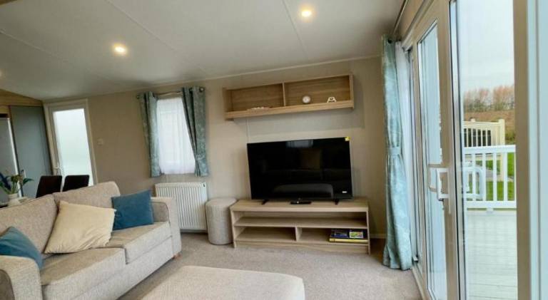 Rosie Luxury Hot Tub Caravan - theluxurycaravan - GV110 Grange Leisure Park — photo 2