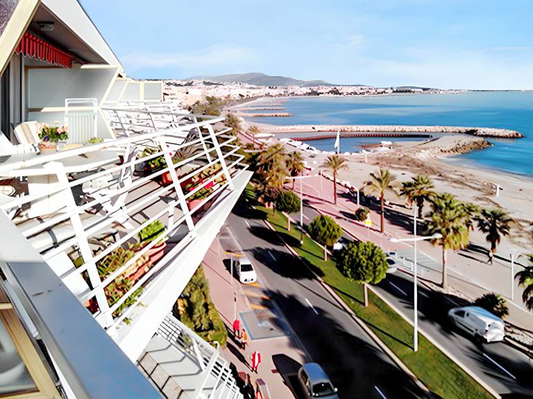 Comfortable studio in Cagnes-sur-Mer, 40 m² with sea view terrace. — photo 3