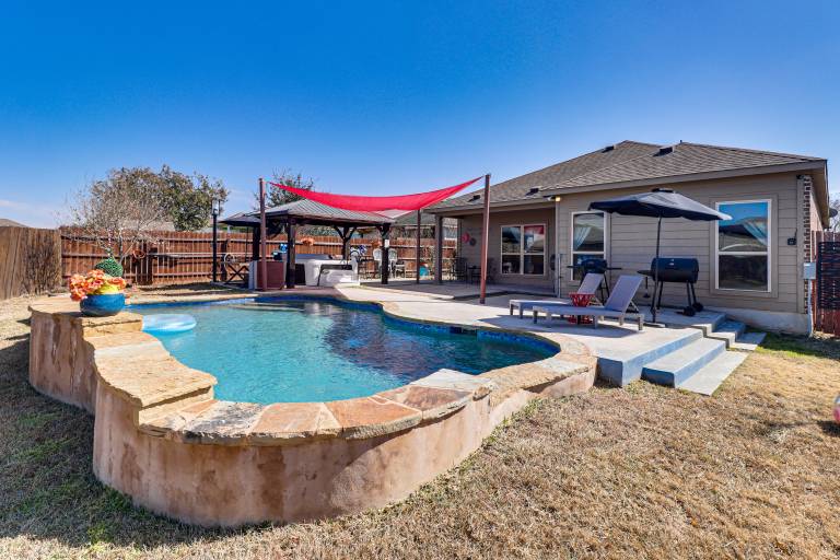 Pool & Hot Tub Extended Stay Oasis in SE Austin