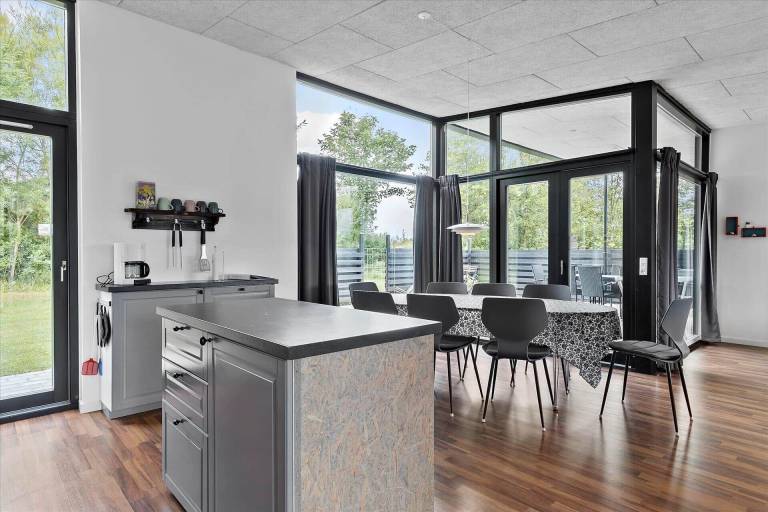 Vacation home with barbeque & patio — photo 4