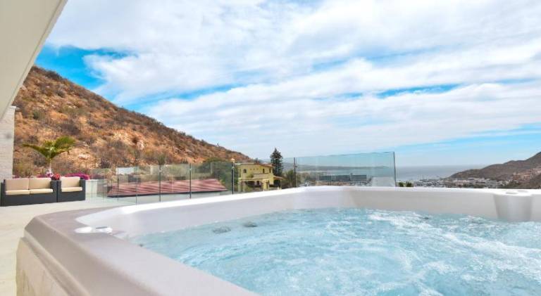 Villa with pool & hot tub — photo 4