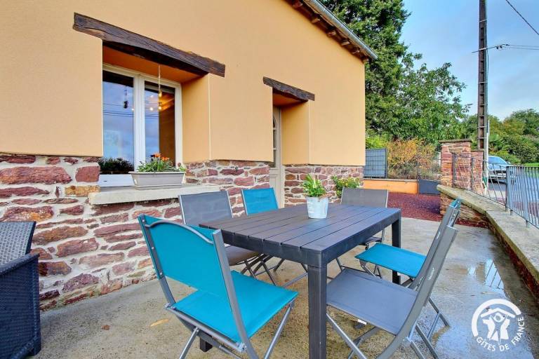 Gite with BBQ, garden & terrace — photo 2
