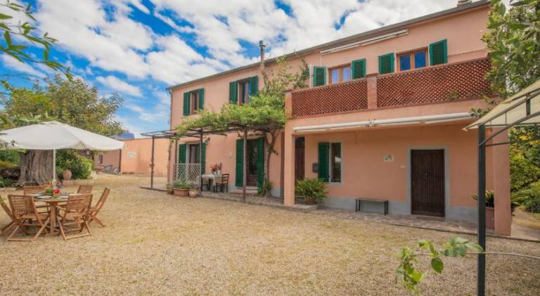Holiday apartment with barbecue & garden in Portoferraio
