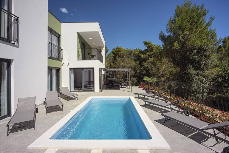 Modern villa with private pool, sun terrace only 2 km from the beach — photo 2