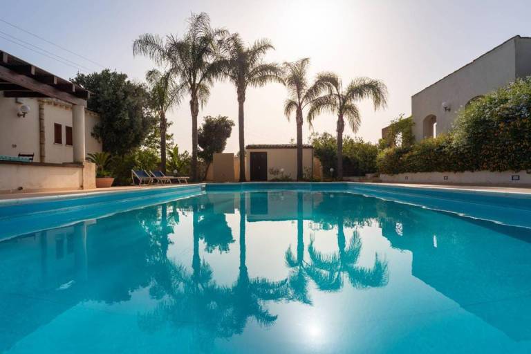 Family-oriented villa with patio, grill & private pool | Garden view | Pets are welcome — photo 2