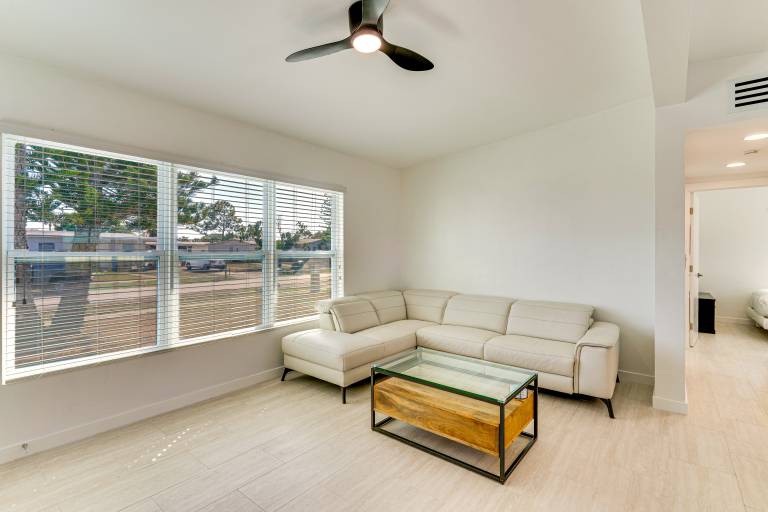 4 Mi to Beach! Sleek Getaway in Port Charlotte — photo 4
