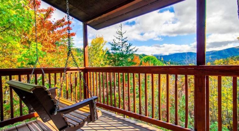 Papa Bear - Private with Hot Tub, Pool Table, and View in Sevierville, TN