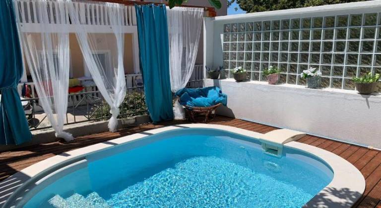 Holiday apartment with garden, private pool & patio in Vodice