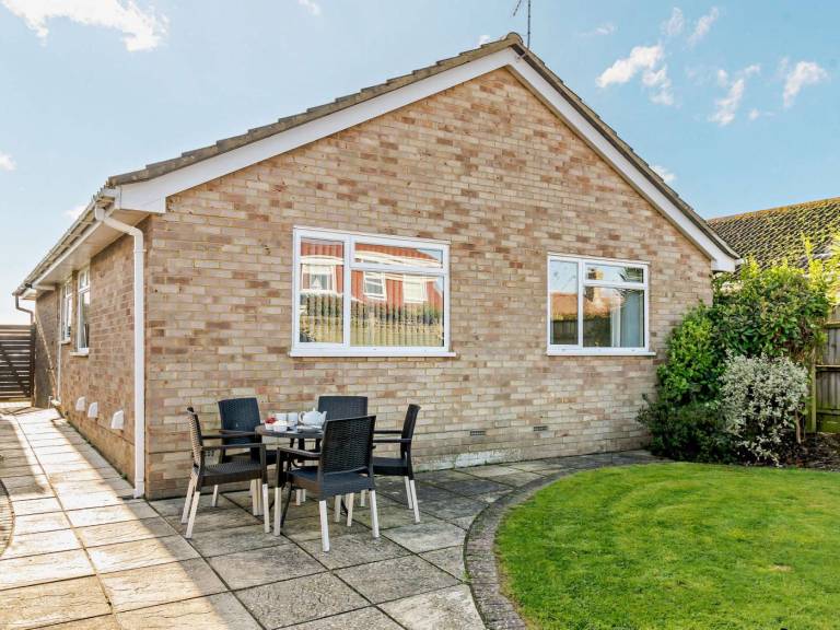 Cottage with garden & grill in Christchurch