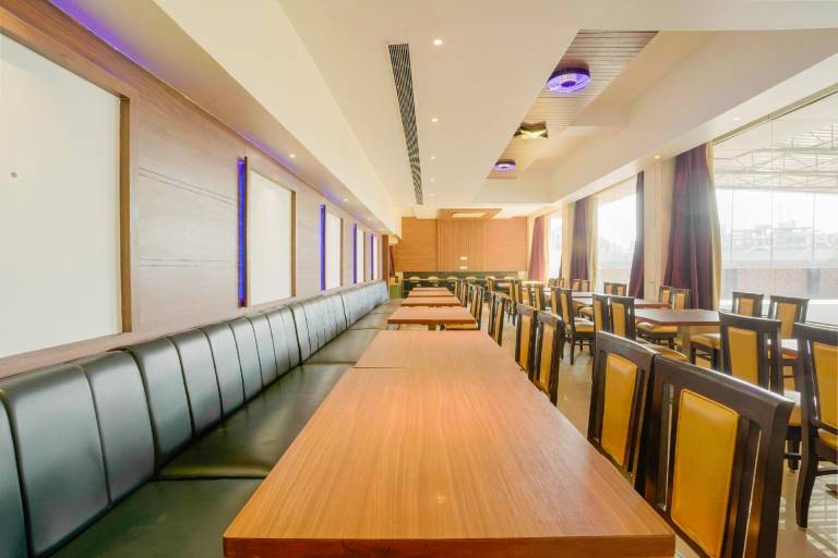 Townhouse OAK Hotel Devanshi Inn — photo 2