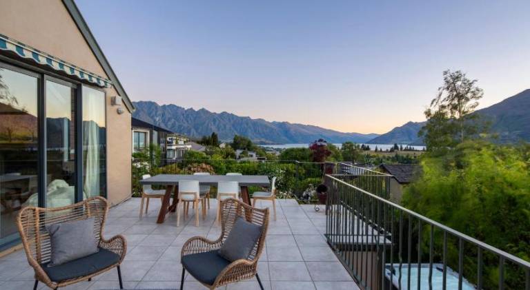 190 m&sup2; Ferienhaus