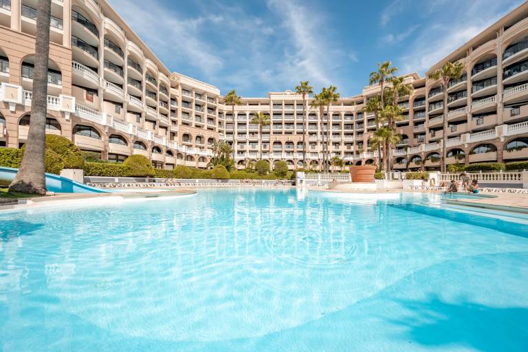 Family-oriented pleasant apartment with patio, yard & pool | Next to the beach | Pets are welcome — photo 5