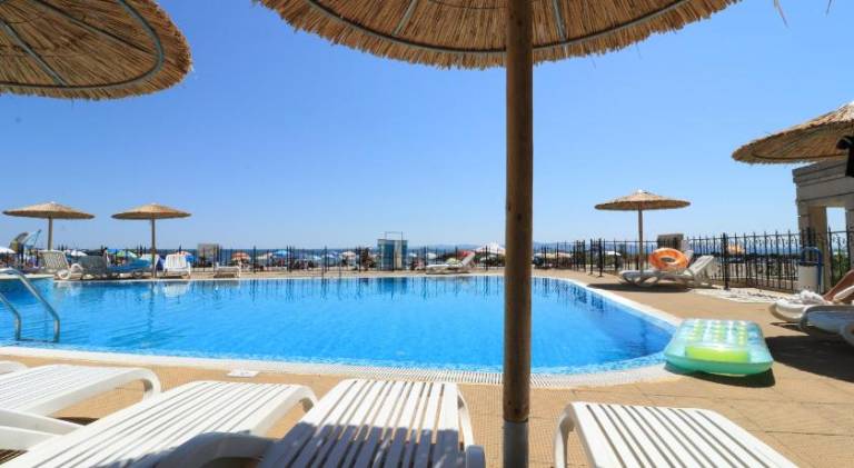 Holiday apartment with pool & garden — photo 3