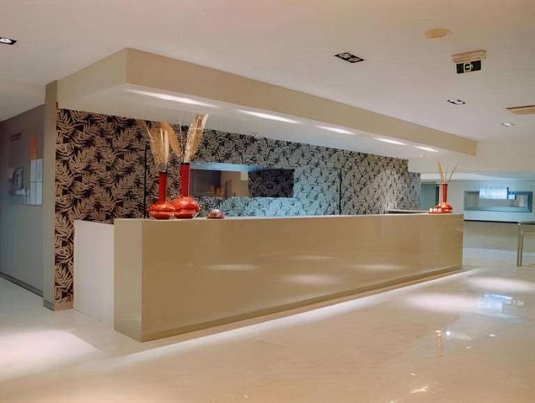Malibu Foz Hotel & Restaurant in Coimbra