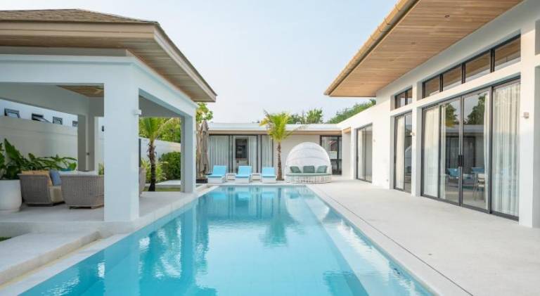 Villa with hot tub & pool in Sa Khu