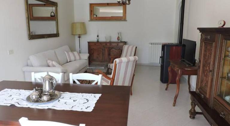 House with 3 rooms for 6 persons in Carrara