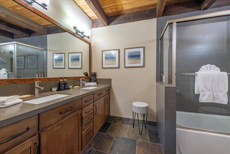 Condo with hot tub & pool — photo 5