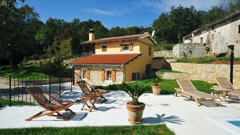 Fully equipped wonderful villa with pool, terrace & yard | Dogs allowed — photo 2