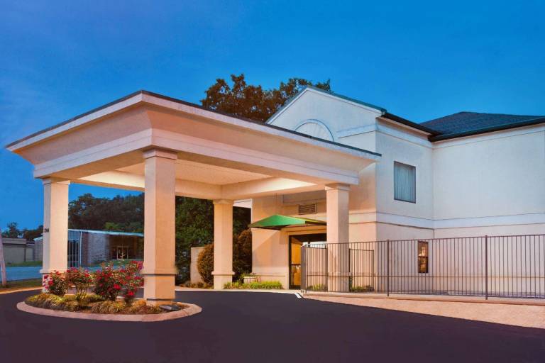 Super 8 By Wyndham Ft Oglethorpe Ga Chatt Tn Area