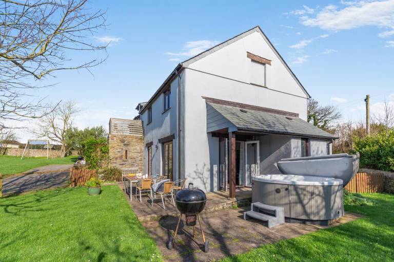 Fully equipped cottage with garden, pool & hot tub | Dogs allowed — photo 3