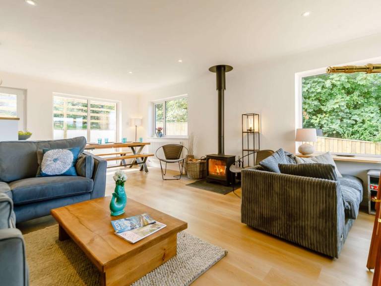 Cottage with barbecue, patio & hot tub | Water view in Newquay
