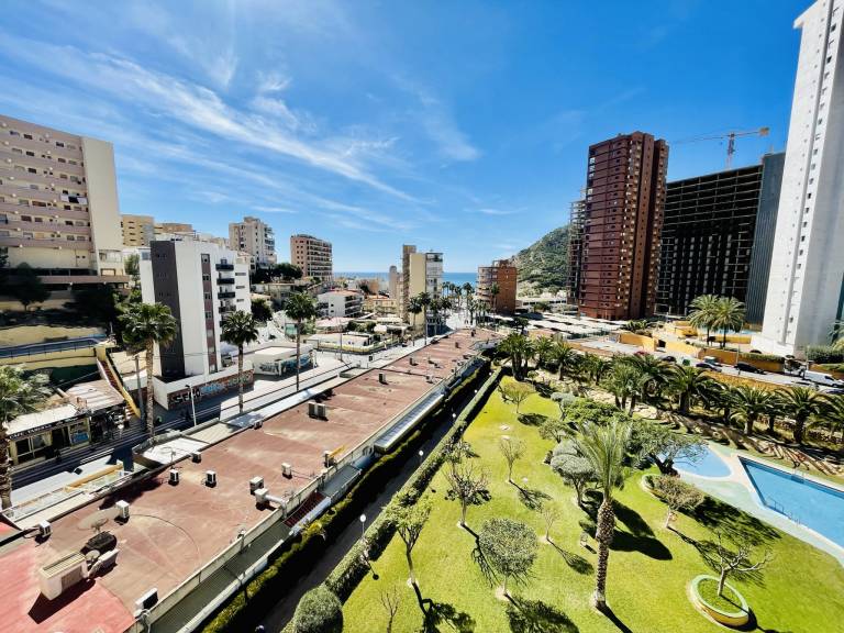 Holiday apartment with pool, terrace & yard in Benidorm