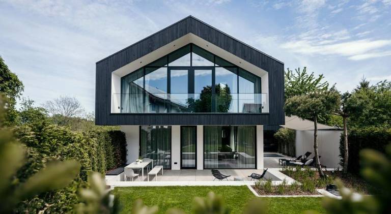 145 m&sup2; Villa