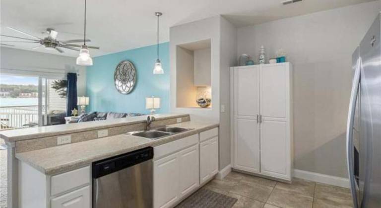 3BD 3BA Gated Condo LakeFront Lake Ozark, MO Isla Del Sol 4 M from Dam — photo 5