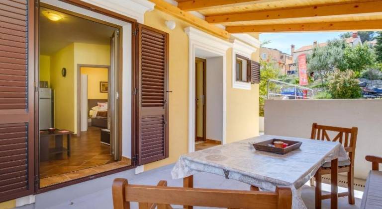 Nice holiday apartment with terrace & yard | Suitable for remote work | Dogs allowed — photo 2
