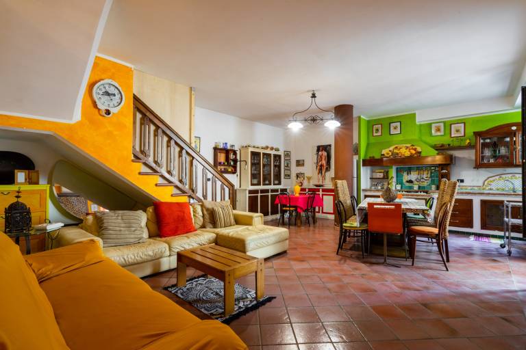 Beautiful vacation home with terrace, yard & fast internet | City view | Pet-friendly — photo 2