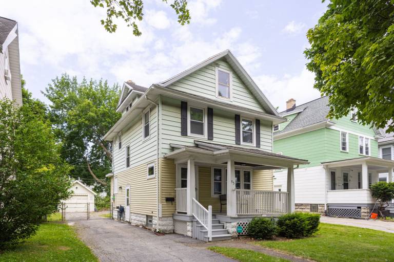 Highland Hosp 1.5 mi, Strong 2.5, Rochester Gen 2.76, Monroe 3.05... Q in Rochester, NY