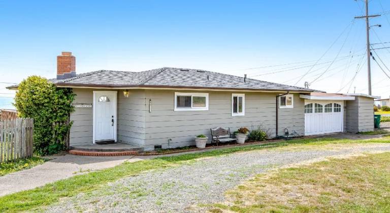 Wonderful vacation home with jacuzzi | Next to the beach | Dogs allowed in Bodega Bay, CA