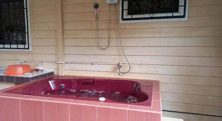 Vacation home with jacuzzi — photo 5