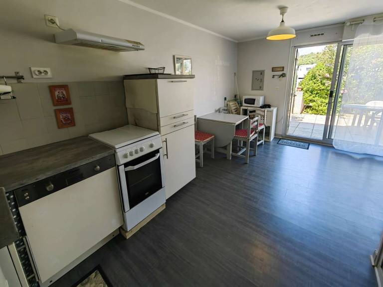 Charming renovated T3 for 6, beachfront with private parking — photo 3