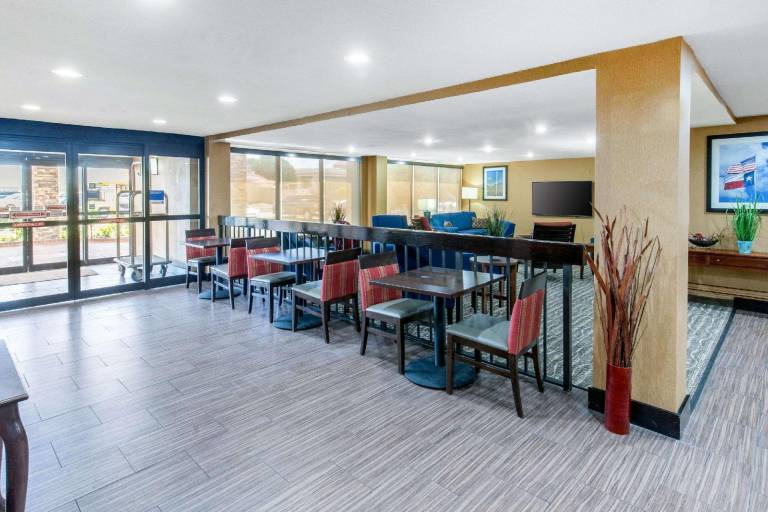 Comfort Inn Wichita Falls North — photo 3