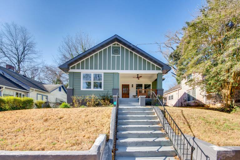 < 4 Mi to Mercedes-Benz: Modern West End ATL Stay — photo 3