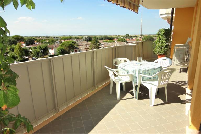 Rental apartment with yard, pool & terrace — photo 5