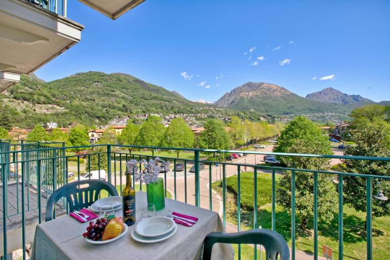 Holiday apartment | Mountain view in Porlezza
