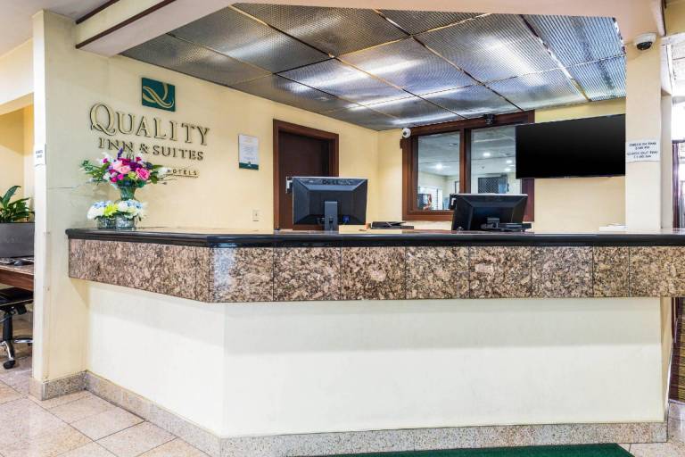 Quality Inn & Suites Lacey Olympia — photo 3