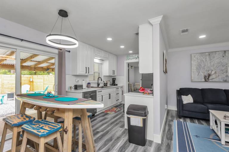 Memorial House Ping Pong Grill Arcade and Beach — photo 4