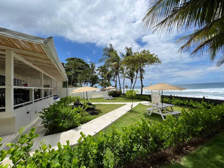 Backyard Beach House Oceanfront Luxury 5 Bdr — photo 3