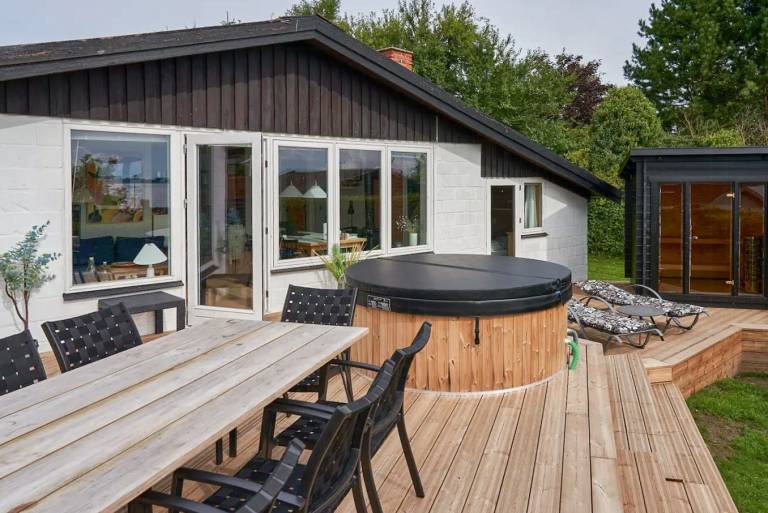 Cozy beach house with sea view in Gråsten — photo 3