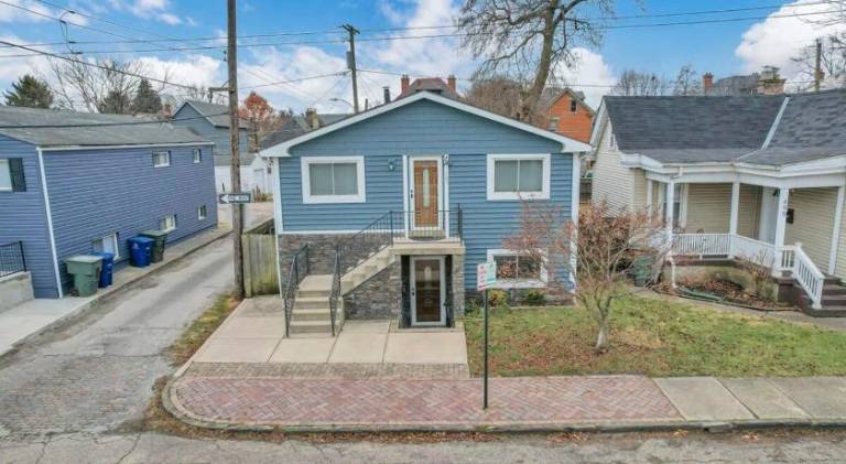 House with garden in Franklin, OH