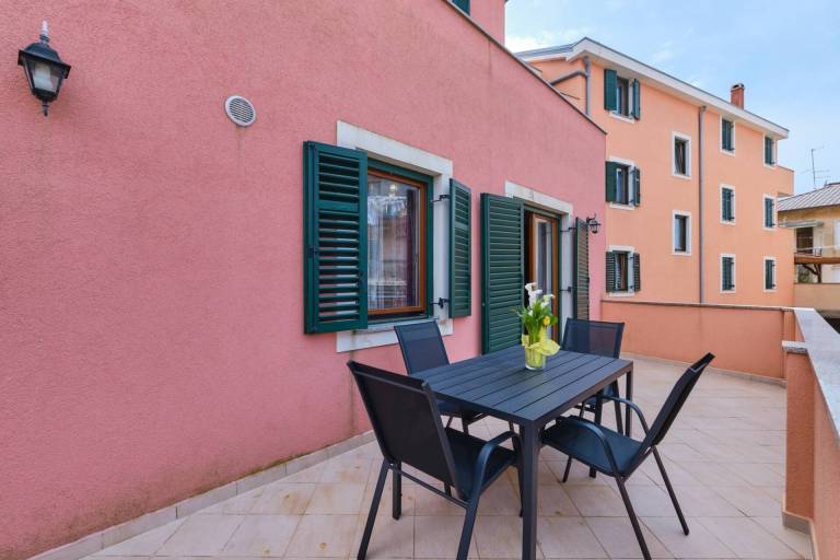 Spacious App Dino 1 with Parking and Terrace